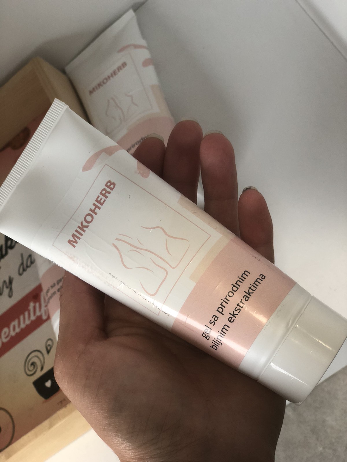 MIKOHERB GEL в ръка